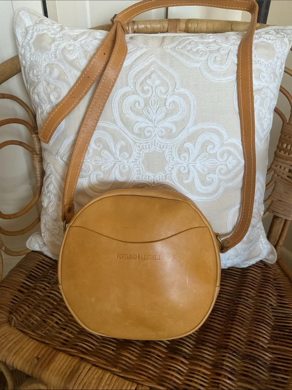 Portland Leather EUC Sunflower Round Crossbody - Picture 5 of 12